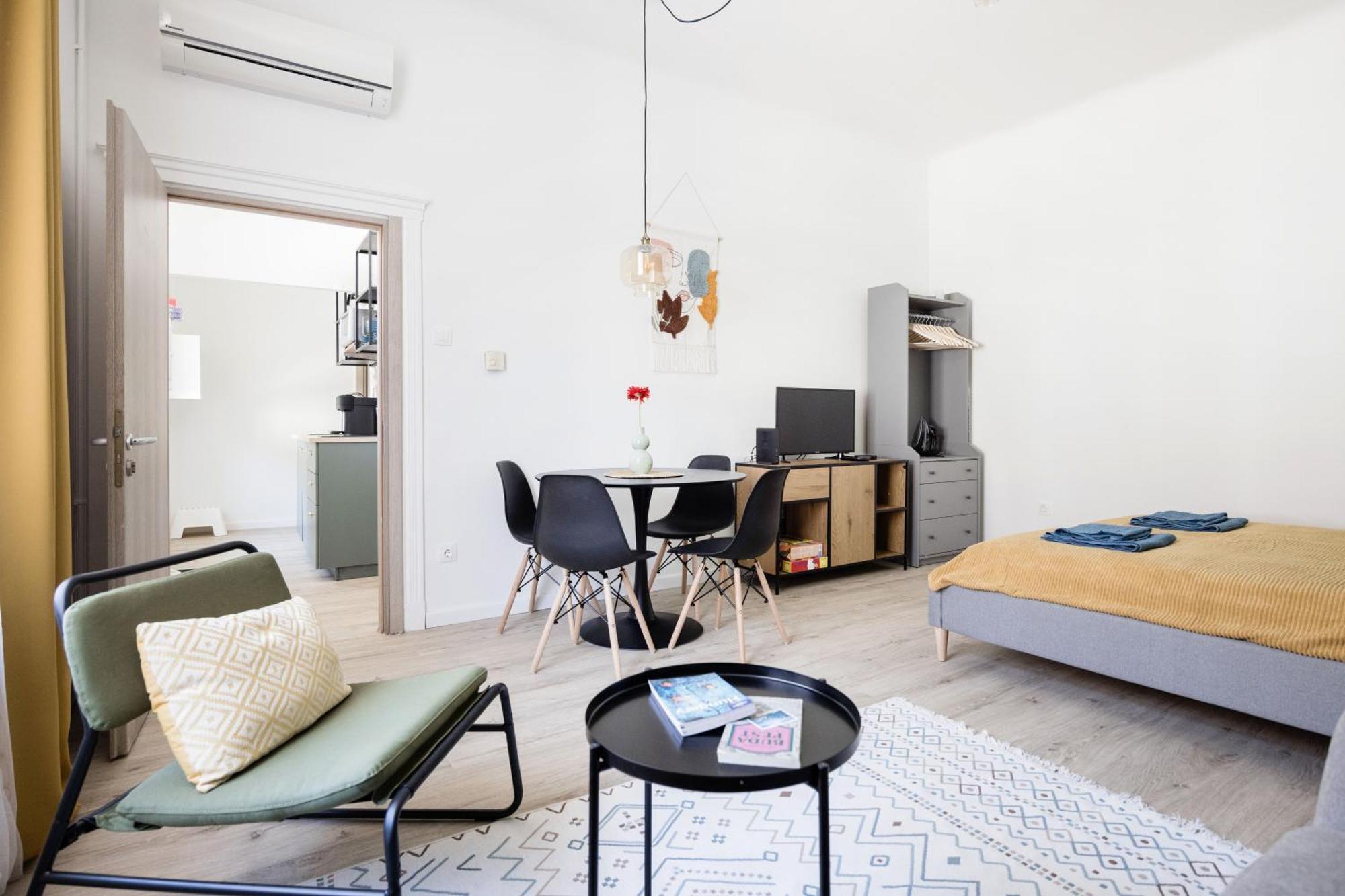 Stylish And Colourful Apartment In The City Centre Budapest Bagian luar foto