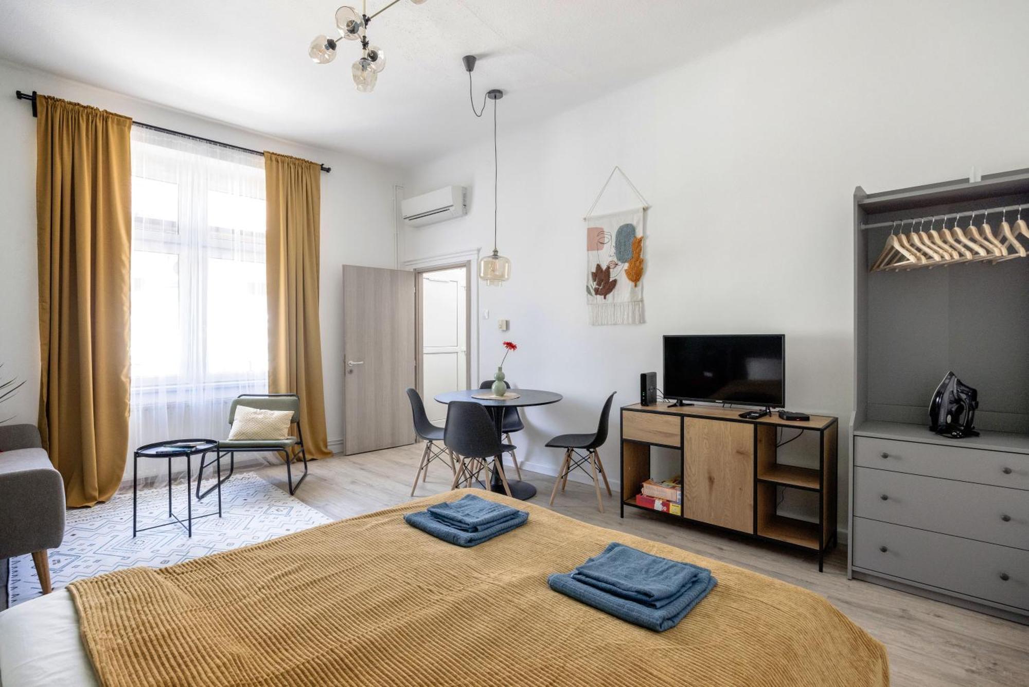 Stylish And Colourful Apartment In The City Centre Budapest Bagian luar foto