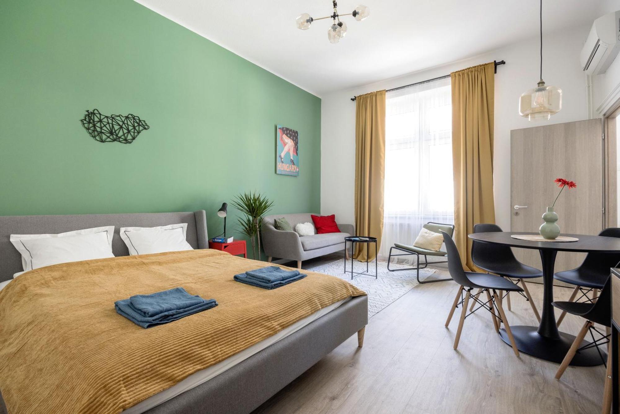 Stylish And Colourful Apartment In The City Centre Budapest Bagian luar foto