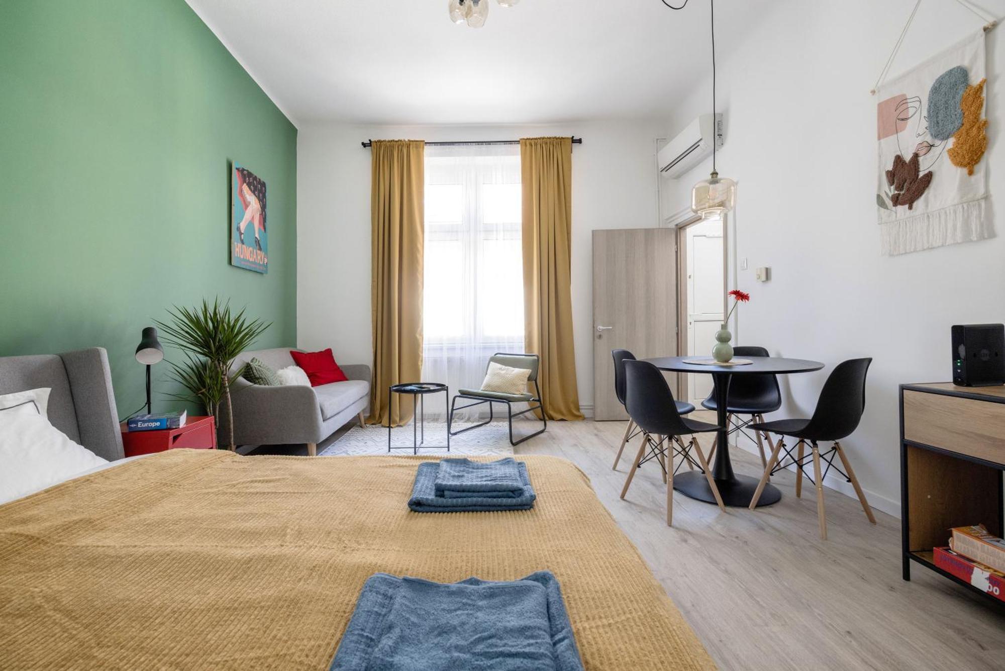 Stylish And Colourful Apartment In The City Centre Budapest Bagian luar foto